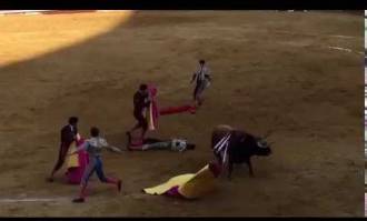 Roca Rey, cogido en su reaparición en Palencia