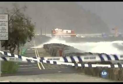 Canarias, en alerta roja por vientos de hasta 130 km/h