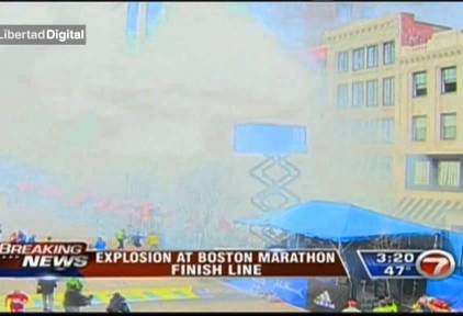 El momento de la explosión en Boston