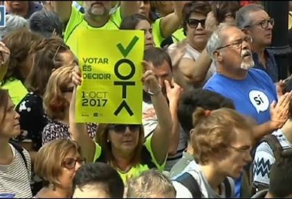 Miles de independentistas asedian el Tribunal Superior de Justicia de Cataluña
