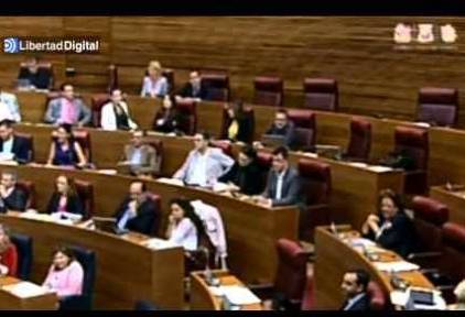 Mònica Oltra expulsada del pleno en las Cortes Valencianas